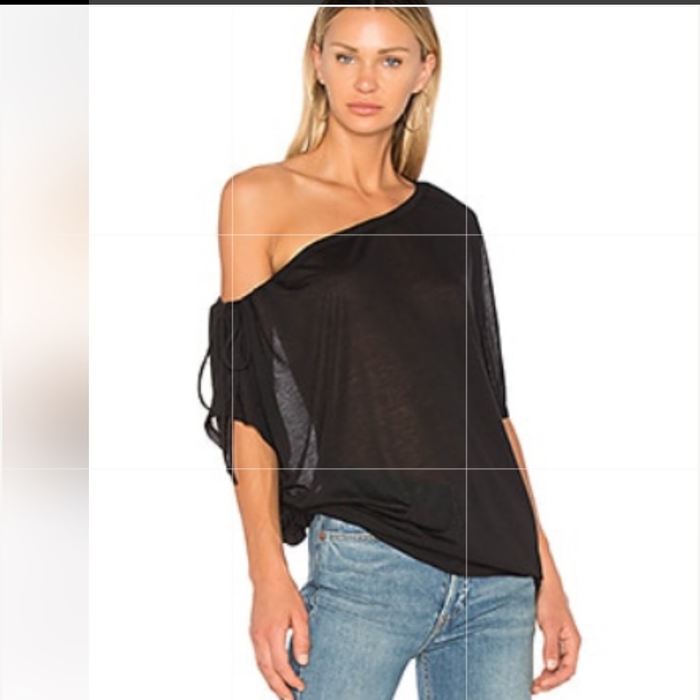 ★★★★★
ARWEN TOP
h:ours
Color: Black
Size: M Qty: 1